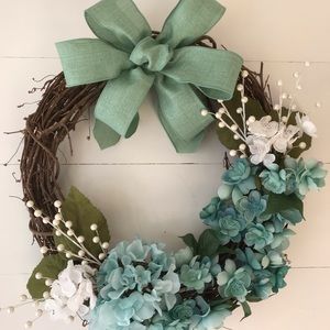 Holiday wreath